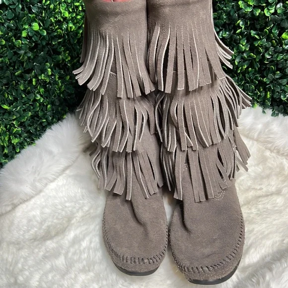 Minnetonka 3 layer fringe moccasin boots size 8 - Picture 7 of 14